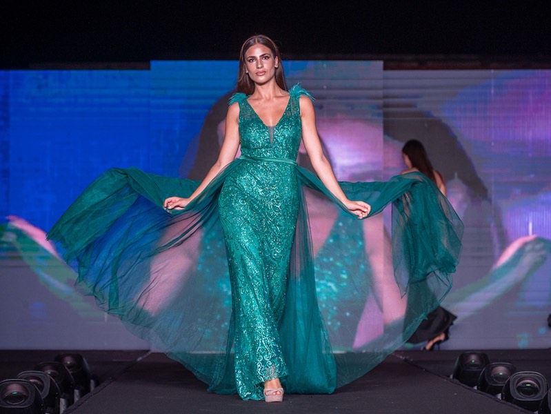 In cover, una modella alla sfilata della Sicily Fashion Week 2025