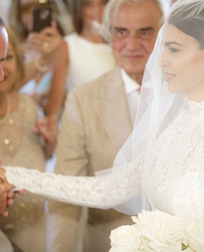 Panarea e l’eleganza di Cecilia Capriotti: gli abiti da sposa firmati Elisabetta Polignano