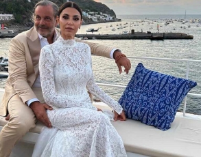 Panarea e l’eleganza di Cecilia Capriotti: gli abiti da sposa firmati Elisabetta Polignano