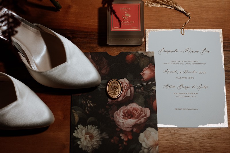In questa foto, le partecipazioni del matrimonio del matrimonio di Maria Pia e PierPaolo