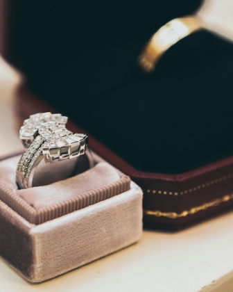 Gioielli di famiglia e matrimonio: conservarli, trasformarli o venderli?