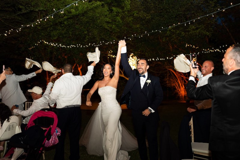 In questa foto, una fazzolettata di un matrimonio in lingua spagnola organizzato da Manuela Marrale