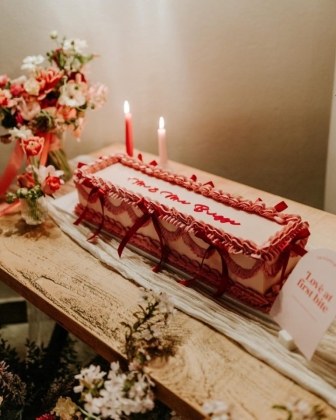 Decorazioni tavolo torta nuziale: le idee più chic per un allestimento scenografico