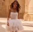 Abiti da sposa corti 2026: la tendenza Bridal che conquista la scena
