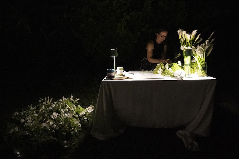 In questa foto, il Flower Bar del matrimonio di Alberto e Aldis con calle e anthurium