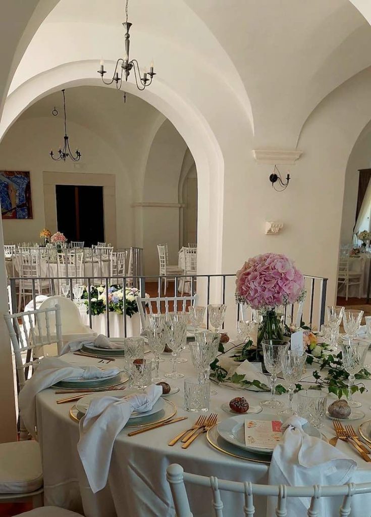 In questa foto un ricevimento per matrimonio allestito all'interno della sala di Palazzo Palitti