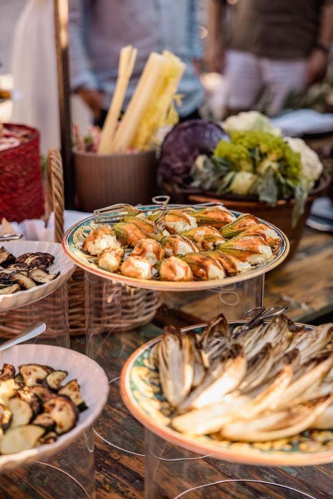 In questa foto il buffet di un antipasto di uno Small Wedding a Villa Ormaneto con i prodotti dell'orto della location