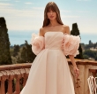 Abiti da sposa colorati 2026: la prossima stagione Bridal è un’ode alla personalità