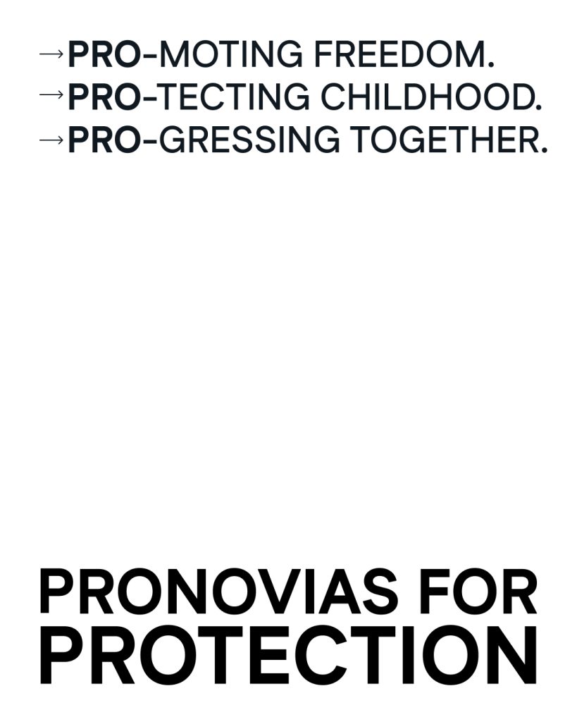 In questa foto, una serie di frasi in caratteri maiuscoli e neri su sfondo bianco gioca con il prefisso "PRO", che introduce messaggi potenti come: "→ PRO-moting freedom", "→ PRO-tecting childhood", "→ PRO-gressing together". In basso, appare la scritta in grande "PRONOVIAS FOR PROTECTION", che introduce la campagna del Pronovias Group contro i matrimoni infantili.