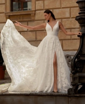 Abiti da sposa con spacco 2026: la seduzione riscrive le regole dei Bridal look