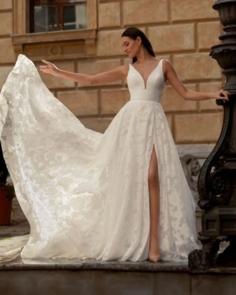 Abiti da sposa con spacco 2026: la seduzione riscrive le regole dei Bridal look