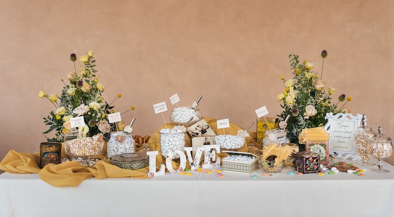 In questa foto una confettata per un matrimonio firmato da Mariano Minetto