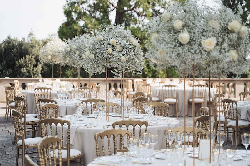In questa foto l'allestimento di un matrimonio nei toni dell'oro e del bianco realizzato dalla Wedding Planner Silvia Baldan di Maison Mariage