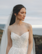Abiti da cerimonia Pronovias 2026, l’eleganza di The Event Collection