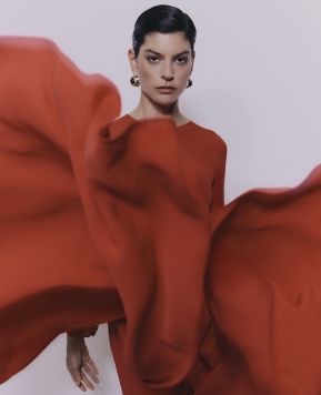 Abiti da cerimonia Pronovias 2026, l’eleganza di The Event Collection