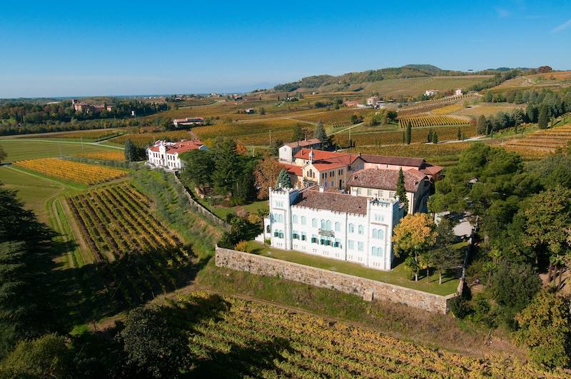 In questa foto, una vista dall'alto di Villa Russiz in Friuli Venezia Giulia