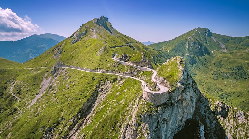 In questa foto, una vista dall'alto dell'Alta Via del Sale