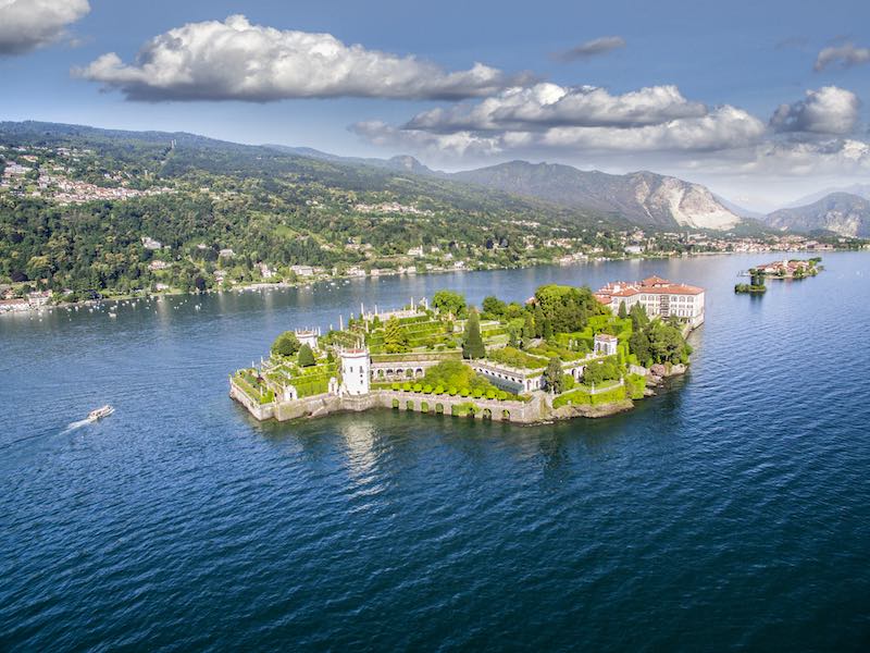 In questa foto, una vista dall'alto di Isola Bella sul Lago Maggiore