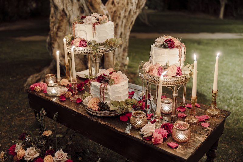 In questa foto, un corner di torte per un matrimonio in stile vintage realizzato da Atelier Cianfoni