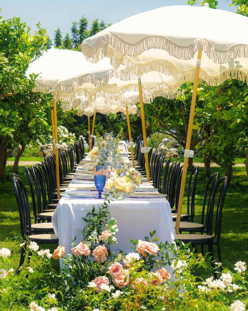 In questa foto, un allestimento per un matrimonio in giardino progettato dalla Wedding Planner Francesca Cavallaro, founder di Effecreazioni