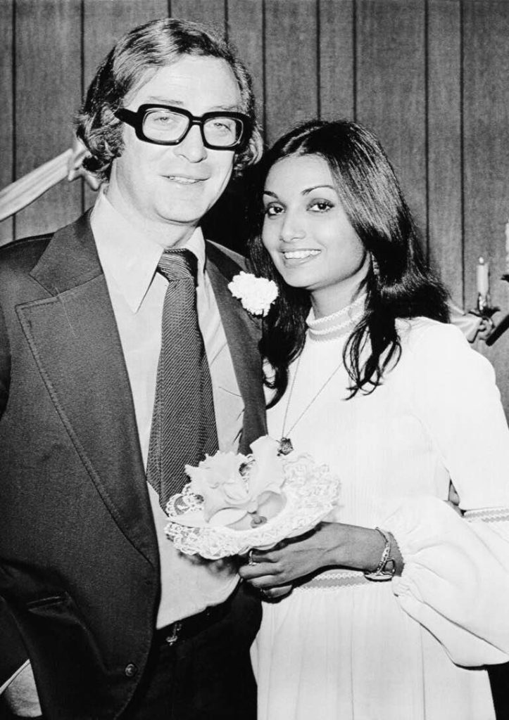 In questa foto Michael Caine e Shakira Baksh