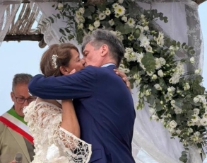 Matrimonio in spiaggia per Nicola Berti: l’ex calciatore ha scelto Marzamemi per il suo “Sì” con Hayet