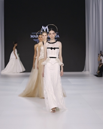 Abiti da sposa Marco y Maria 2027, Miradas dipinge la donna come una dea moderna