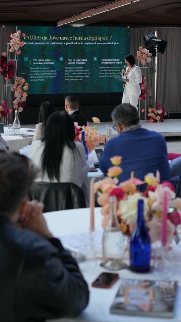 Barbara Trentacosti durante un momento di formazione dell’evento "Save The Wedding"