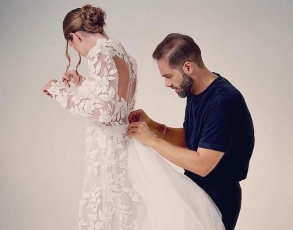 A Palazzolo Acreide Santi Scatร firma i costumi per Euripide: successo per lo stilista Bridal siciliano