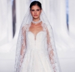 Abiti da sposa Justin Alexander 2027: Forever in Bloom celebra 80 anni di bridal couture