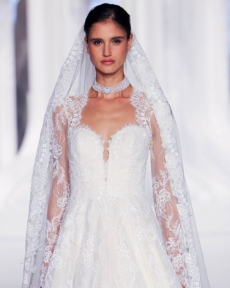 Abiti da sposa Justin Alexander 2027: Forever in Bloom celebra 80 anni di bridal couture