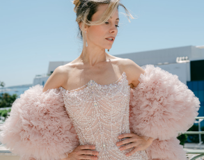 Antonella Salvucci incanta Cannes con un abito firmato Michela Ferriero