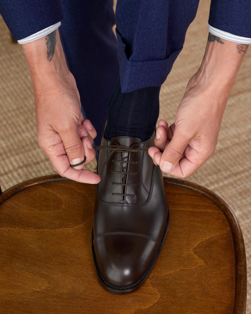 In questa immagine un paio di scarpe da sposo 2026 firmate Velasca.