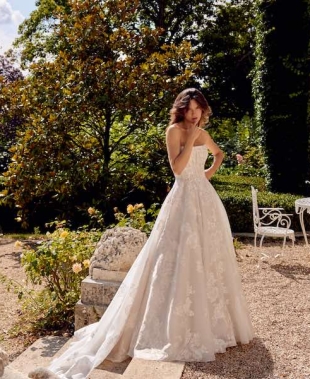Abiti da sposa Justin Alexander FW 2026, L’Amore in Fiore tra richiami all’arte e alla donna moderna