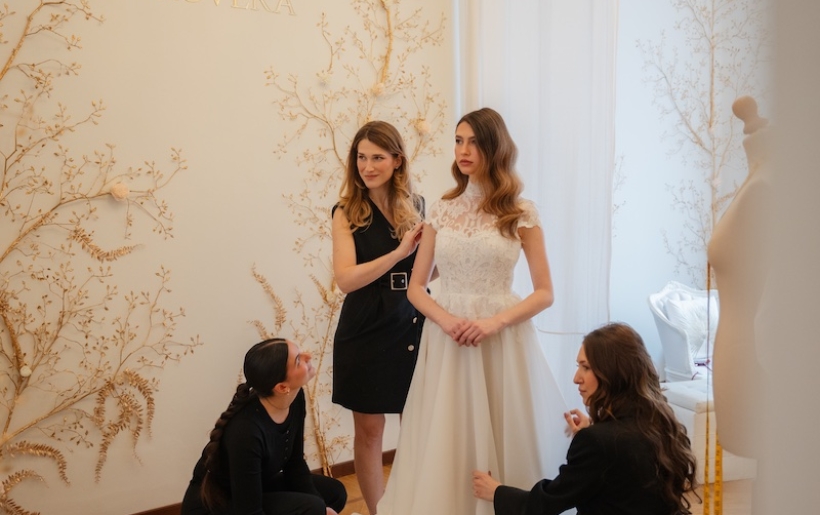 Sofia Provera, la stilista che a Milano trasforma la storia di ogni donna in un abito da sposa d’alta sartoria