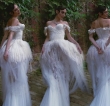 La tendenza Angelcore conquista anche la moda sposa, dagli abiti al Beauty