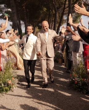 L’unconventional elegance di Benedetta Carpanzano per il matrimonio in Toscana di Renato e Julien