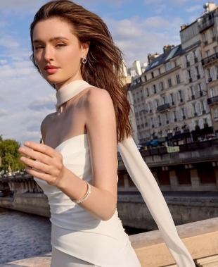 Bisou, Bisou: tra leggerezza e stile, gli abiti da sposa Adore by Justin Alexander FW 2026