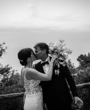 Due luoghi, un’unica visione: a Sirolo il matrimonio di Rosa e Nicola firmato da Silvia Cicconi