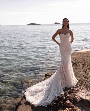 Demetrios Capsule 2027: il pizzo scolpisce la nuova idea di femminilità bridal