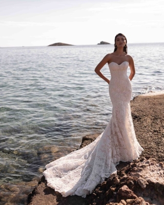 Demetrios Capsule 2027: il pizzo scolpisce la nuova idea di femminilità bridal