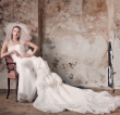 Chiaroscuro: gli armonici contrasti della collezione sposa Justin Alexander Signature SS 2027