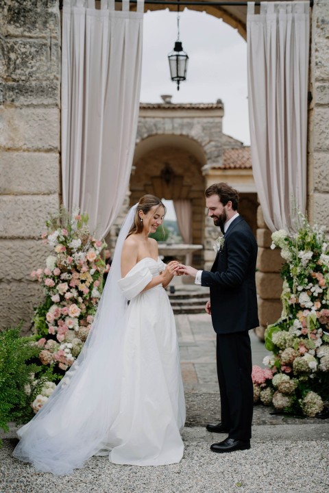 Fotografia di matrimonio di Sergio Sarnicola sposa con il velo al vento