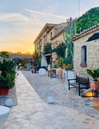 Il viale d'ingresso della Vecchia Masseria