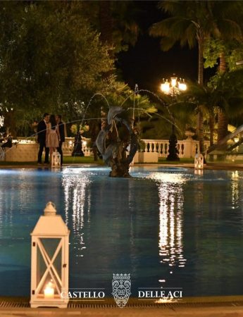 In questo scatto l'elegante piscina di Castello delle Aci