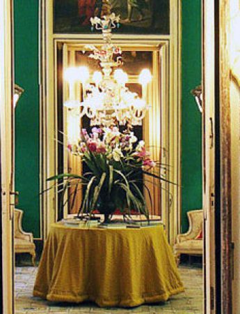 In questa foto uno dei saloni di Palazzo Ajutamicristo a Palermo
