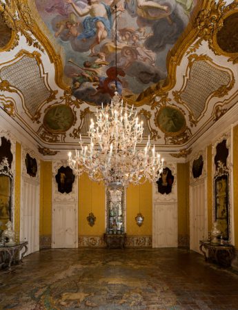 In questa foto la sala da ballo di Palazzo Alliata di Pietratagliata a Palermo