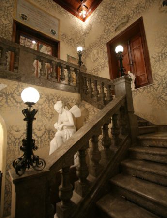 In questa foto la scala di ingresso di Palazzo Francavilla a Palermo