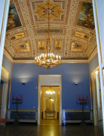 In questa foto l'ingresso in uno dei saloni di Palazzo Pantelleria Varvaro a Palermo