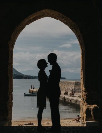 Foto romantica tra luci e ombre